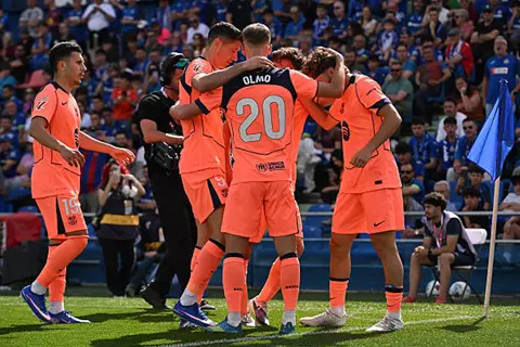 سبورت: عودة راشفورد ودي يونج وفيران توريس لتدريبات برشلونة